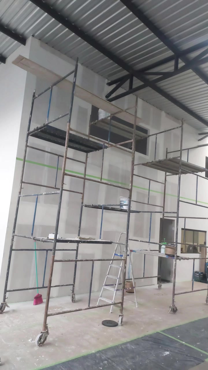 Estrutura de andaimes em obra da JP Pinturas
