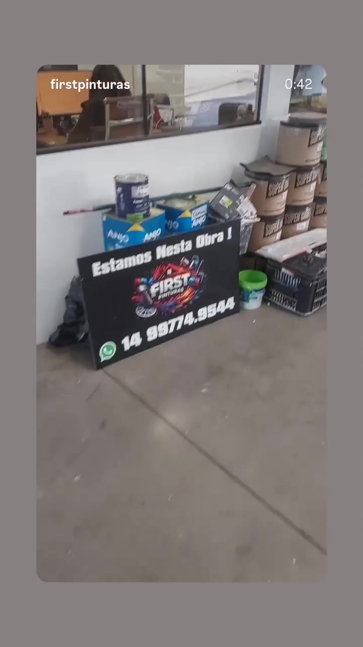 José Pintor trabalhando na preparação da superfície